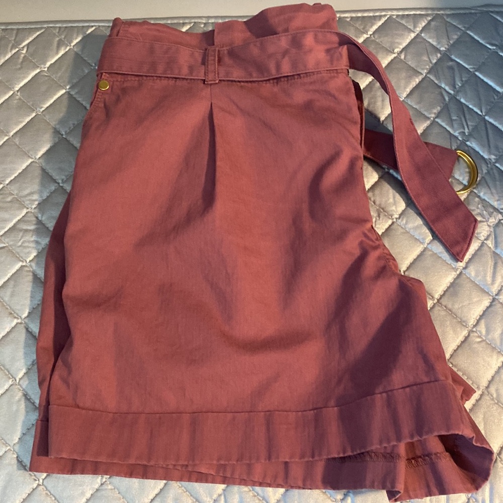 Loft coral shorts with belt
